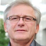 Montage aus Cannabispflanzen und Ex-Drogenfahnder und CDU-Ratsmitglied Dietmar Wünnemann.