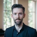 Vasco Boenisch ist der Meinung, dass deutsche Theater zu wenig divers sind. Trotzdem ist der Chefdramaturg des Bochumer Schauspielhauses optimistisch.