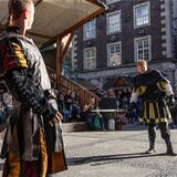 Besucher des Hansemarktes können bei Ritterspielen zuschauen.