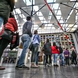 Lange Schlangen vor den Dortmunder Bürgerdiensten gibt es zwar nicht mehr. Trotzdem schneiden sie einem Städtevergleich schlecht ab.