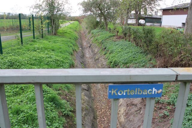 Der Kortelbach in Unna Alte Heide ist seit dem Jahr 2022 nicht mehr in Betonschalen. Der Bach führt nicht immer Wasser