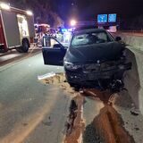 Unfall auf der A44: Nach einem Zusammenstoß mehrerer Fahrzeuge auf der Autobahn bei Unna sind Polizei und Feuerwehr am Freitagabend (4. November) im Einsatz.