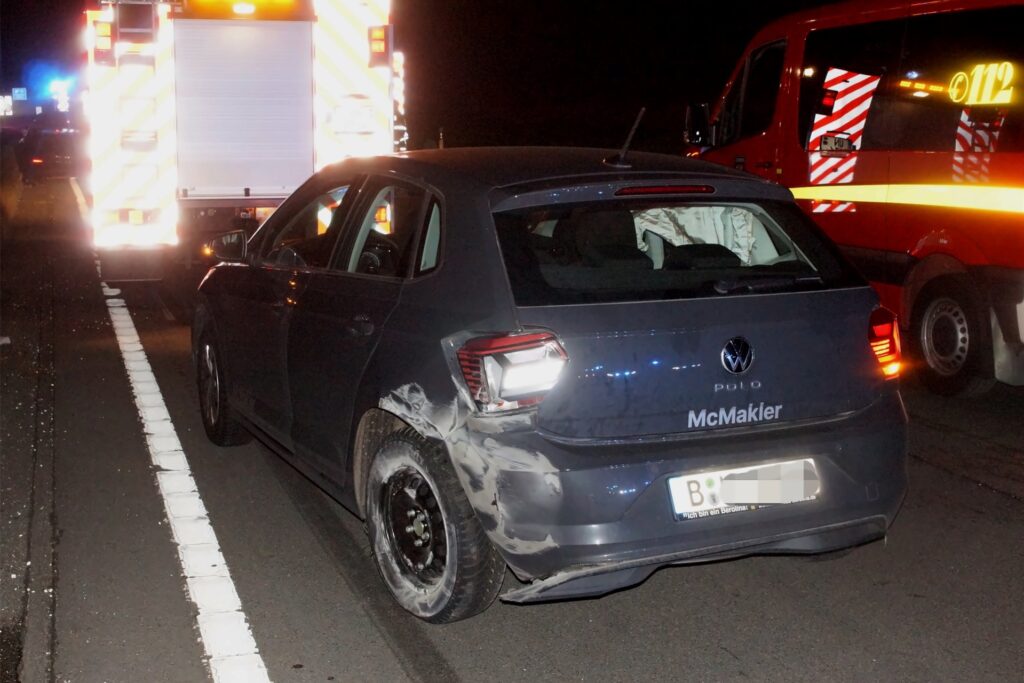 Bei dem Unfall auf der A44 wurden drei Personen verletzt. Nach bisherigen Erkenntnissen alle zum Glück nur leicht.