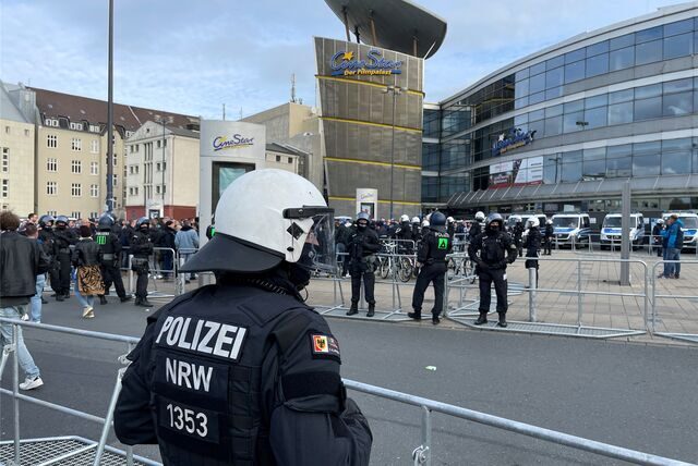 Polizisten am Hauptbahnhof Dortmund