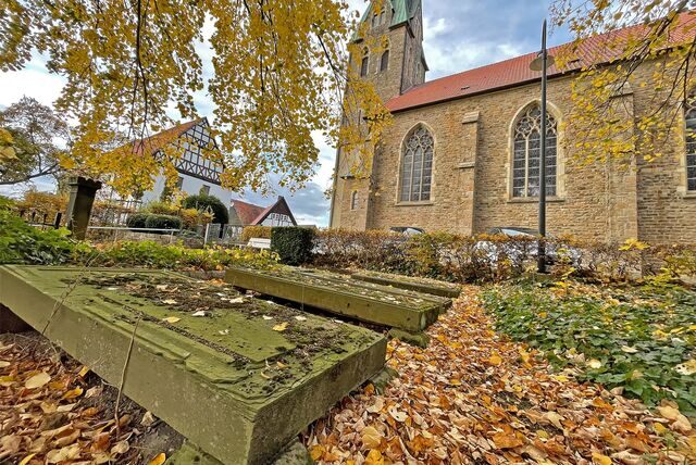 Die VHS-Gruppe „Spurensuche NS-Opfer Holzwickede“ lädt zu einer öffentlichen Gedenkveranstaltung an St. Stephanus in Opherdicke ein.
