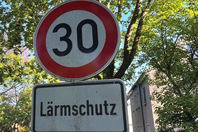 Schilder wie an der Unnaer Straße in Südkamen sollen auch an der Werver Mark stehen.