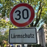 Schilder wie an der Unnaer Straße in Südkamen sollen auch an der Werver Mark stehen.