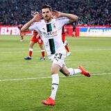 Jonas Hofmann läuft jubelnd über den Platz.