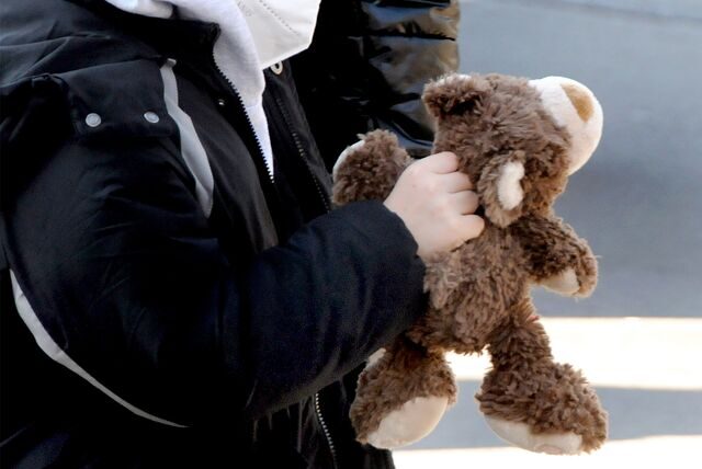 Kind mit Teddy