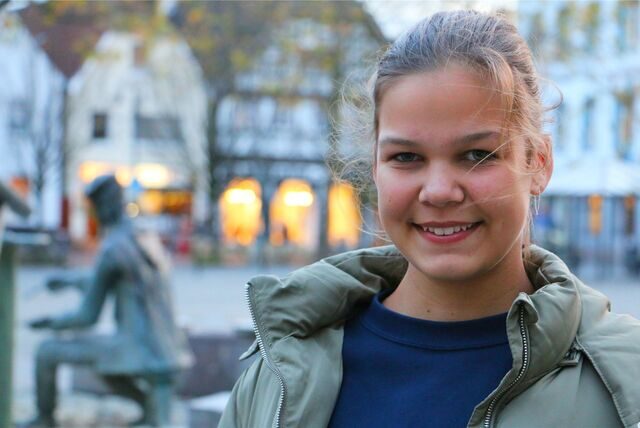Maya Feldens (links) hat sich bei ihrer französischen Gastfamilie sehr wohl gefühlt. Maya ist begeistert von der französischen Kultur und dem leckeren Essen.