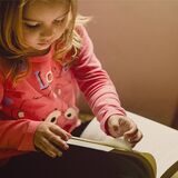 Mädchen mit einem Buch