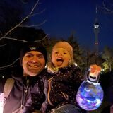 Etwa 2000 Menschen haben am Samstagnachmittag (12.11.) am Martinszug im Westfalenpark teilgenommen.