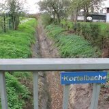 Der Kortelbach in Unna Alte Heide ist seit dem Jahr 2022 nicht mehr in Betonschalen. Der Bach führt nicht immer Wasser