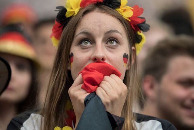 Im „Mit Schmackes“ wird kein WM-Spiel gezeigt, verrät Christopher Reinecke und bekommt im Netz viel Unterstützung.