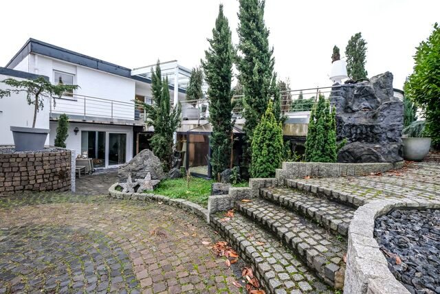 Der Außenbereich einer Immobilie in Recklinghausen ist in einen Steingarten umgebaut worden.