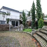 Der Außenbereich einer Immobilie in Recklinghausen ist in einen Steingarten umgebaut worden.