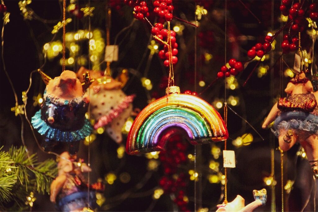 aufgehängte deko im weihnachtsbaum aufgehängte deko im weihnachtsbaum