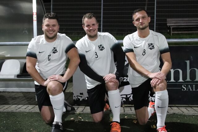 Beim SV Frömern feierten (v.l.) Christian Döring, Kevin Frischemeyer, Alexander Heppe jüngst ihren 30. Geburtstag.