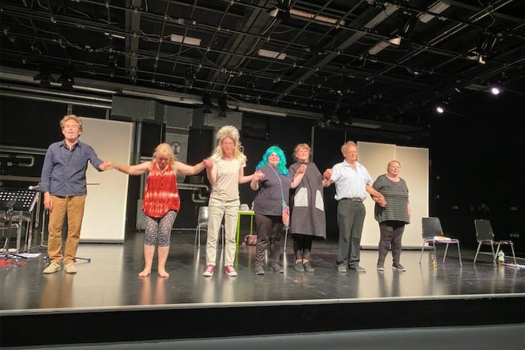 Schon in den vergangenen vier Jahren hat der Verein Halte-Stelle erfolgreiche Theaterprojekte veranstaltet. Schon in den vergangenen vier Jahren hat der Verein Halte-Stelle erfolgreiche Theaterprojekte veranstaltet.