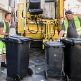 EDG-Müllwerker bei der Arbeit: Ihre Vertreter im Aufsichtsrat klagen über den Machtverlust.
