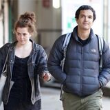 Die Demonstranten von Just Stop Oil, Emily Brocklebank, 23, und Xavier Gonzales-Trimmer, 21, verlassen das Westminster Magistrates‘ Court in London.