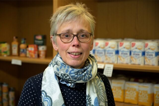 Dorothea Pieper im „Laden“ der katholischen St. Marien-Gemeinde im Pfarrzentrum St. Marien.
