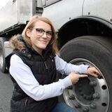 Nina Werth und die Fima Impaqed Products stellen Sensoren für Lkws her, die die Last der Ladung prüfen.