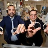 Korhan Gazi (l.) und Martin Ulm haben den Kamener Brillenglas-Hersteller Optik Weber übernommen.