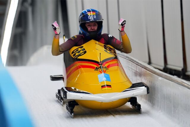 Olympiasiegerin Laura Nolte sitzt im Bob und startet in die neue Saison.