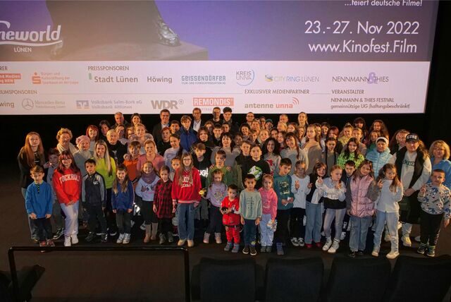 Viele Geflüchtete aus der Ukraine waren der Einladung in die Cineworld Lünen gefolgt und sahen den Animationsfilm „Clara und der magische Drache“ aus der Ukraine.