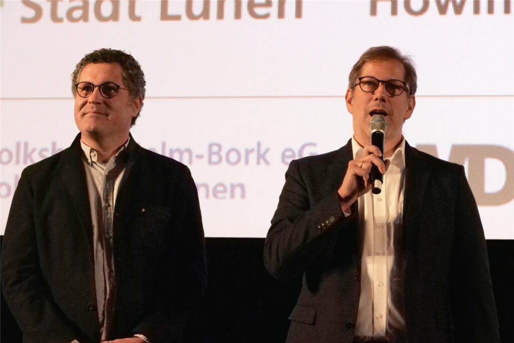 Hatten die Idee zum Kinovormittag für die Geflüchteten aus der Ukraine: Björn Schreiter (r.) und Benjamin Müller vom Rotary-Club Lünen-Werne.