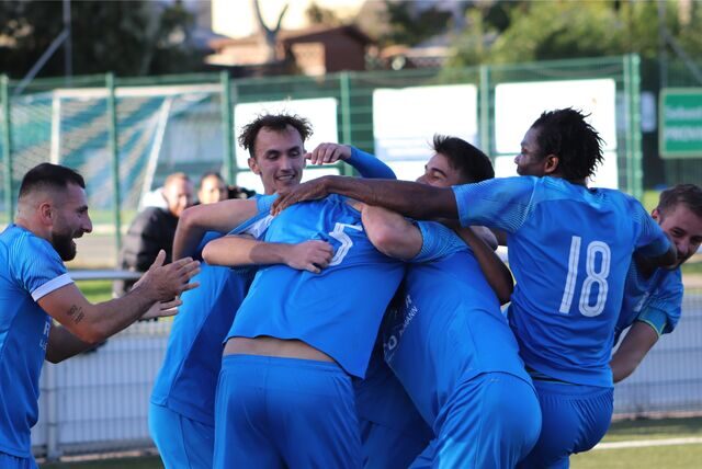 Großer Jubel bei BW Alstedde: Gegen den FC Roj fuhr das Team drei Punkte ein.