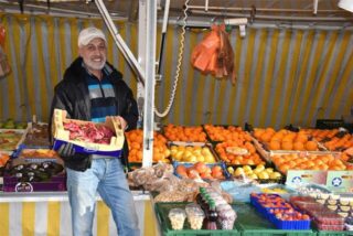Auf dem Markt in Ascheberg steht es ab sofort der Stand von Nuri Gültekin.