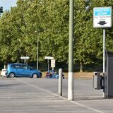 Parkplatz des Heinz-Hilpert-Theaters.