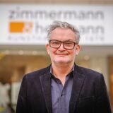 Wie drei Viertel aller Händler in der Dortmunder City öffnet auch der Cityring-Vorsitzende Tobias Heitmann am zweiten Adventssonntag sein Geschäft, die Galerie Zimmermann & Heitmann. Er blickt mit hohen Erwartungen auf das kommende Wochenende.