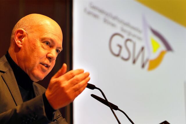 GSW-Geschäftsführer Jochen Baudrexl am Rednerpult.