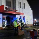 Am Bachackerweg in Marl-Hamm gibt es einen Großeinsatz von Polizei und Feuerwehr.