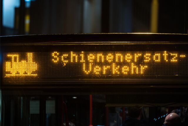 In den Bussen des Schienenersatzverkehrs der Linie RB54 können bisher keine Tickets gekauft werden.