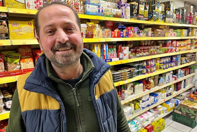 Mehmet Ugur Altay führt ein Minimarkt an der Bornstraße. Am 25. August 2022 verhinderte er eine Kindesentführung.