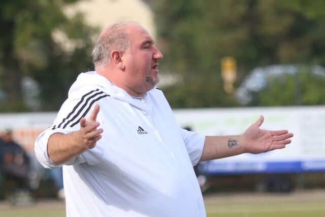 Trainer Thomas Gebhardt hat mit GS Cappenberg gegen den FC Overberge ein wichtiges Spiel vor der Brust.