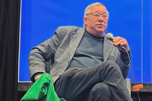 Christoph Biemann von der Sendung mit der Maus sprach im Lükaz in Lünen zum Tag der Menschen mit Behinderung. Seinen grünen Pullover hatte er diesmal nur dabei, aber nicht angezogen.