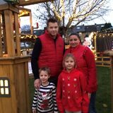 Saskia und Tobias Linke und ihre Kinder Emilia und Maximilian erfüllen sich in ihrem Garten den Traum vom eigenen Weihnachtsmarkt.