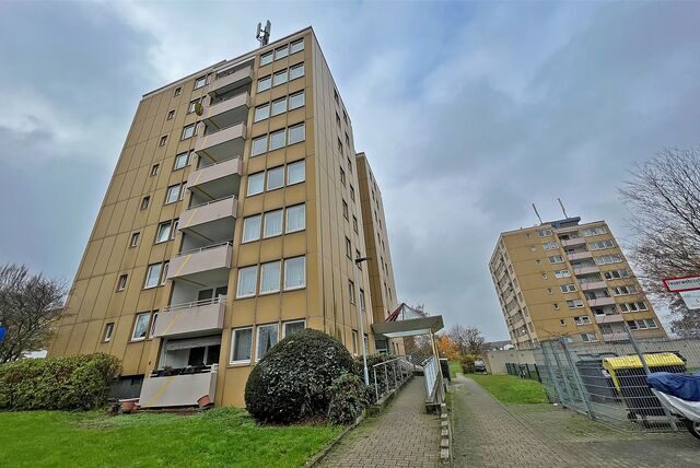 In diesem Hochhaus in Unna ist das Wohnen seit einigen Tagen beschwerlich für Gehbehinderte. Der Aufzug ist defekt, wie lange noch, weiß niemand.