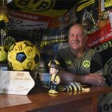 Markus Kapp hinter der Theke seiner Hütte