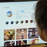 Das Instagram-Profil von 18 Karat, betrachtet auf einem Monitor