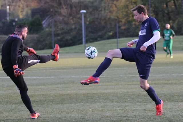 Christian Voßschmidt (r.), spielender Co-Trainer beim PSV Bork, kann nach seiner Verletzung wieder auf dem Platz mitwirken.