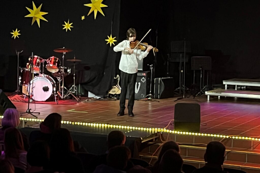 Philipp Chernomor ist an Bühnen gewöhnt. Er überzeugte auch im Schulforum. Philipp Chernomor ist an Bühnen gewöhnt. Er überzeugte auch im Schulforum.