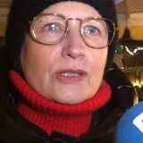 „Ist nett und auch schön dekoriert, aber nicht so gut besucht. Deshalb stellt sich bei mir keine Weihnachtsmarktatmosphäre ein“, sagt diese Besucherin der Kamener Winterwelt in einer Video-Umfrage.