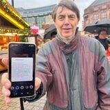 Ulrich Heil aus Dortmund zeigt die Probewarnung, die am Donnerstag (8.12.) um 11 Uhr auf seinem Handy erschien.