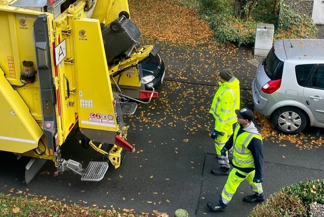 Zwei EDG-Mitarbeiter bei der Arbeit
